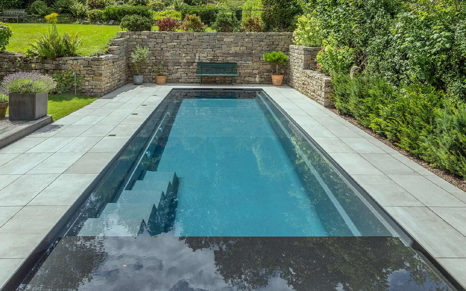 Aquaworks: fiberglass pool builders in Hernando, MS